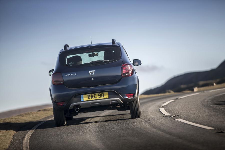  Dacia Sandero Stepway 2017 года  (UK) (фото 13 из 30)